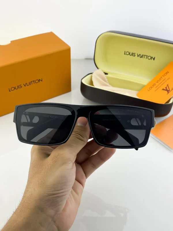 LV GOLD BLACK 22046