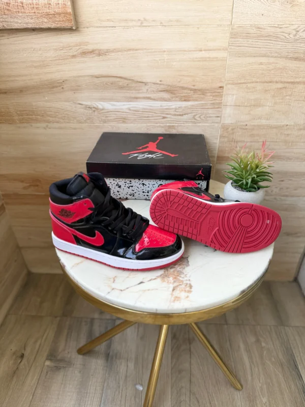 AIR JORDANS RETRO 1 PATENT BRED - Image 2