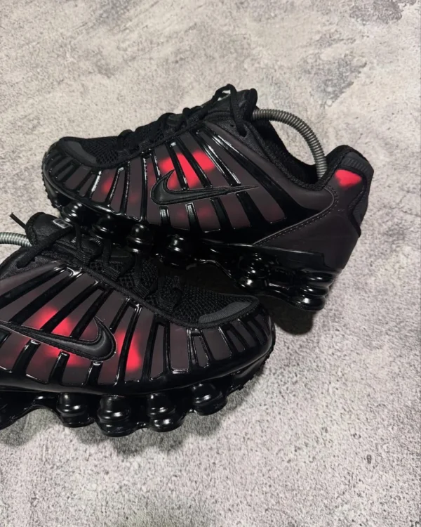 Nikee shox TL Black Red Thermal colour change - Image 2