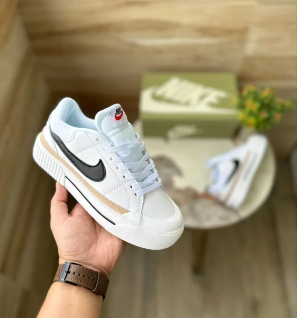 NIKE